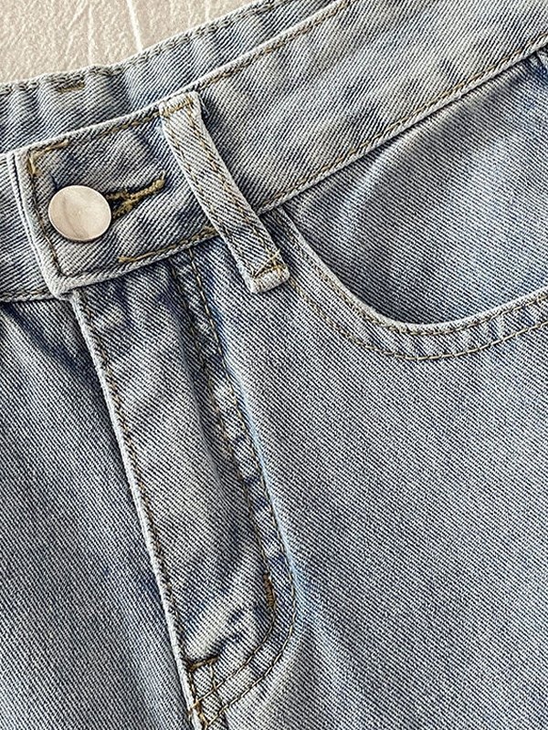 Jeans sueltos con lavado claro y parche de corazón para hombre-4